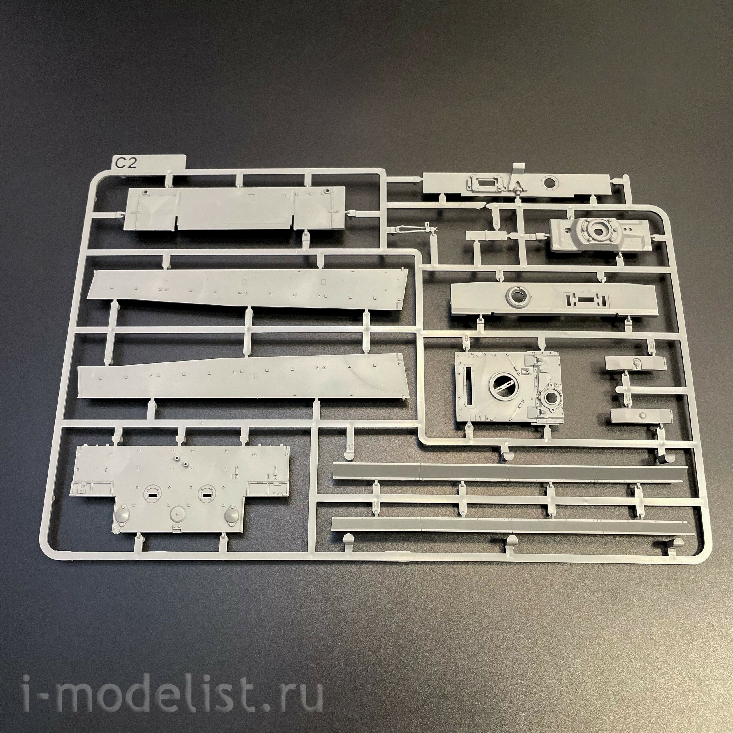 2195W Takom 1/35 Набор TIGER I² BOX - Sd.Kfz.181 Pz.Kpfw.VI Ausf.E Tiger I Command + Tiger I + фигура Михаэля Виттманна в 1/16
