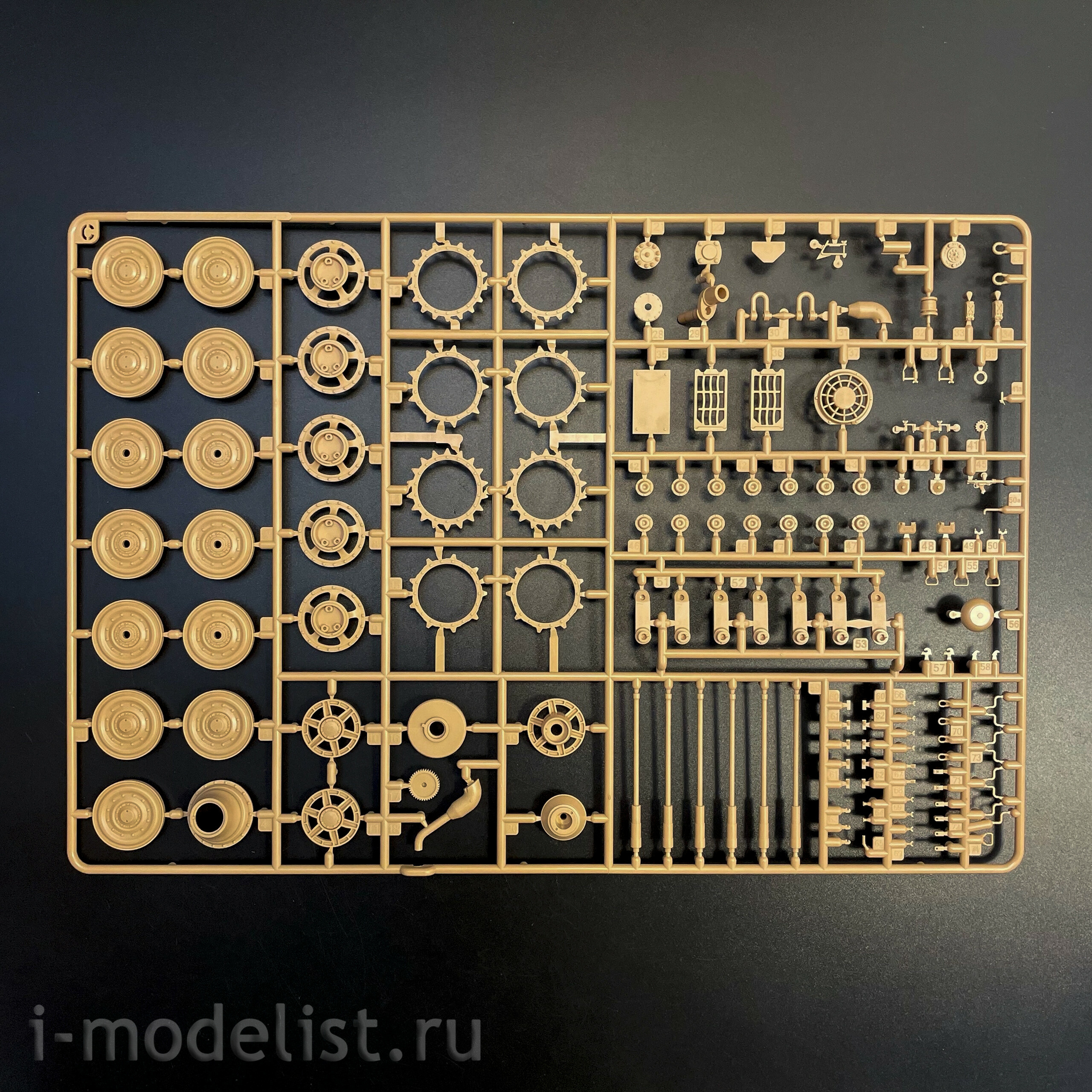 RM-5146 Rye Field Model 1/35 Notмецкий танк Pz.Kpfw.VI Ausf.B King Tiger с башней Henschel Sd.Kfz. 182 (с полным интерьером)