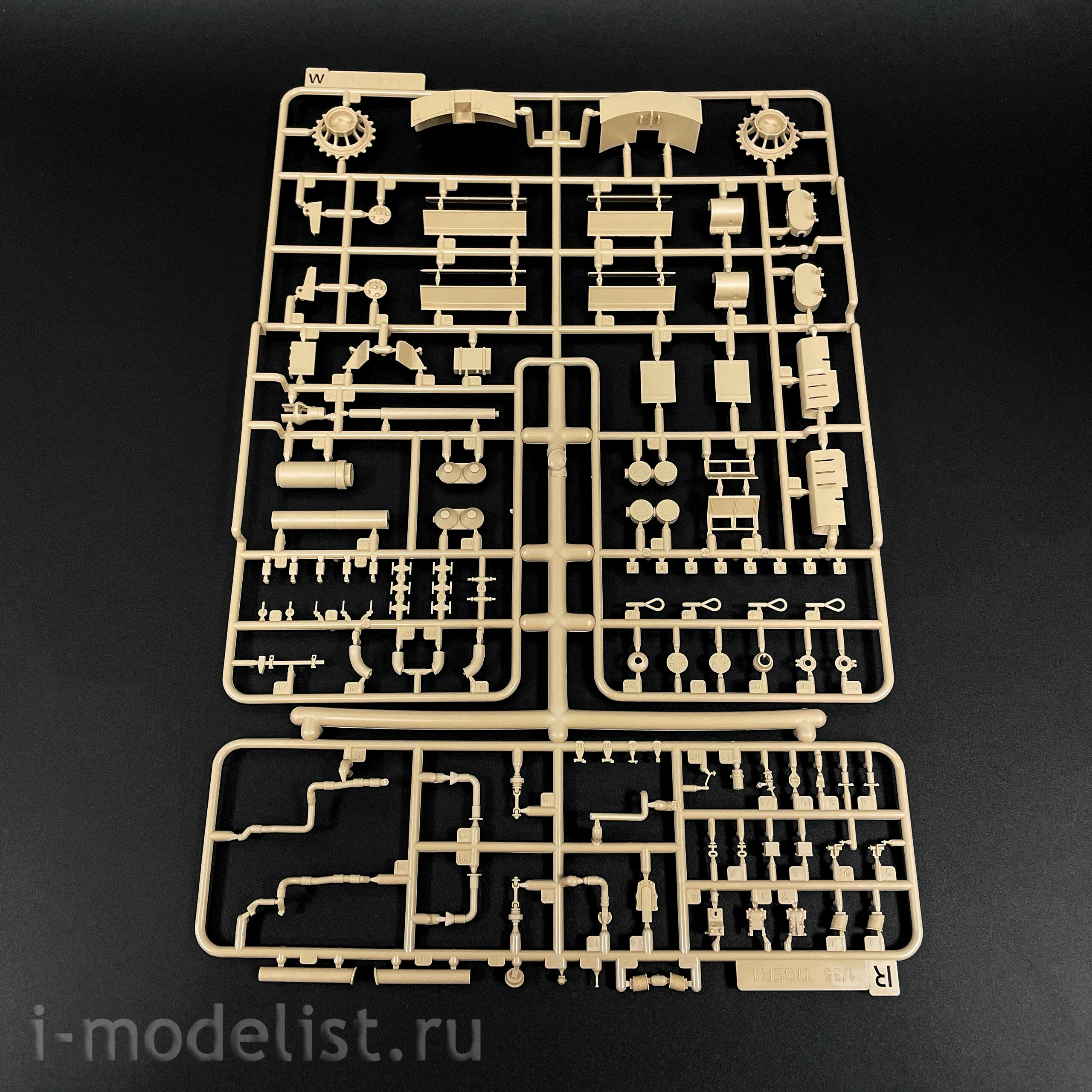 RM-5100 Rye Field Model 1/35 German Tank Pz. Kpfw. VI Ausf. E Tiger I mid. Production