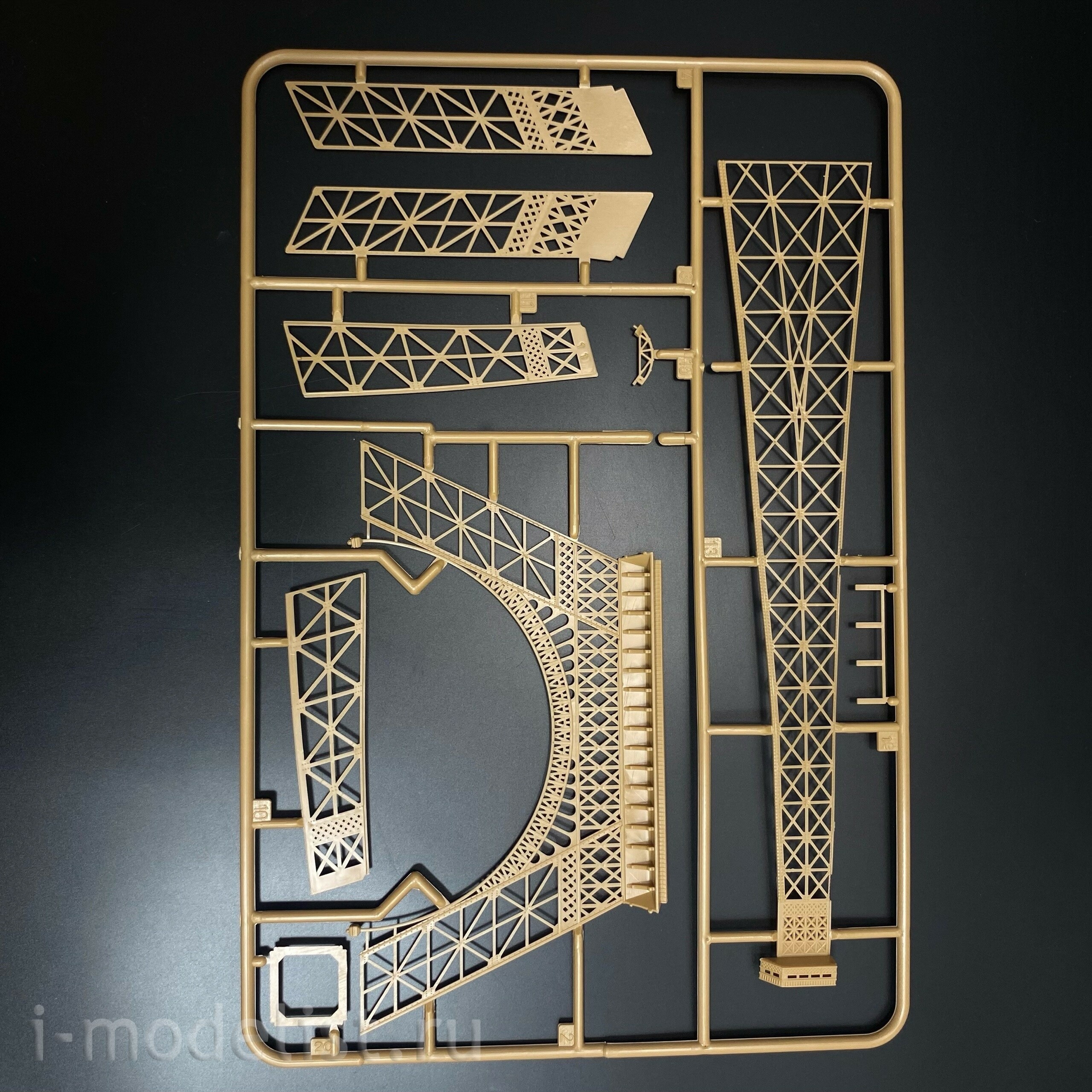 470007 1/700 scale Model Eiffel tower