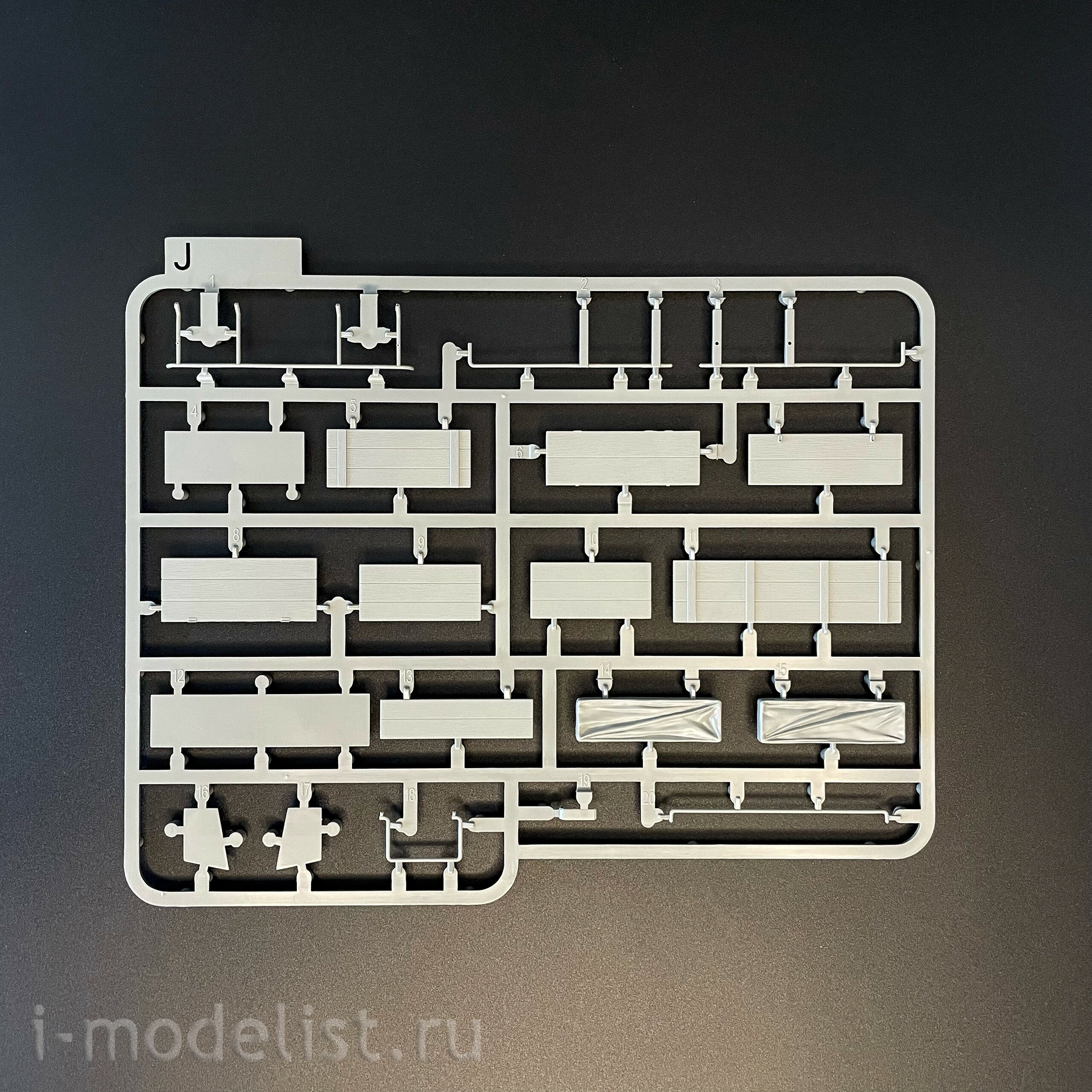 8017 Takom 1/35 Notмецкая САУ StuH 42 & StuG III Ausf. G (средний), 2 в 1