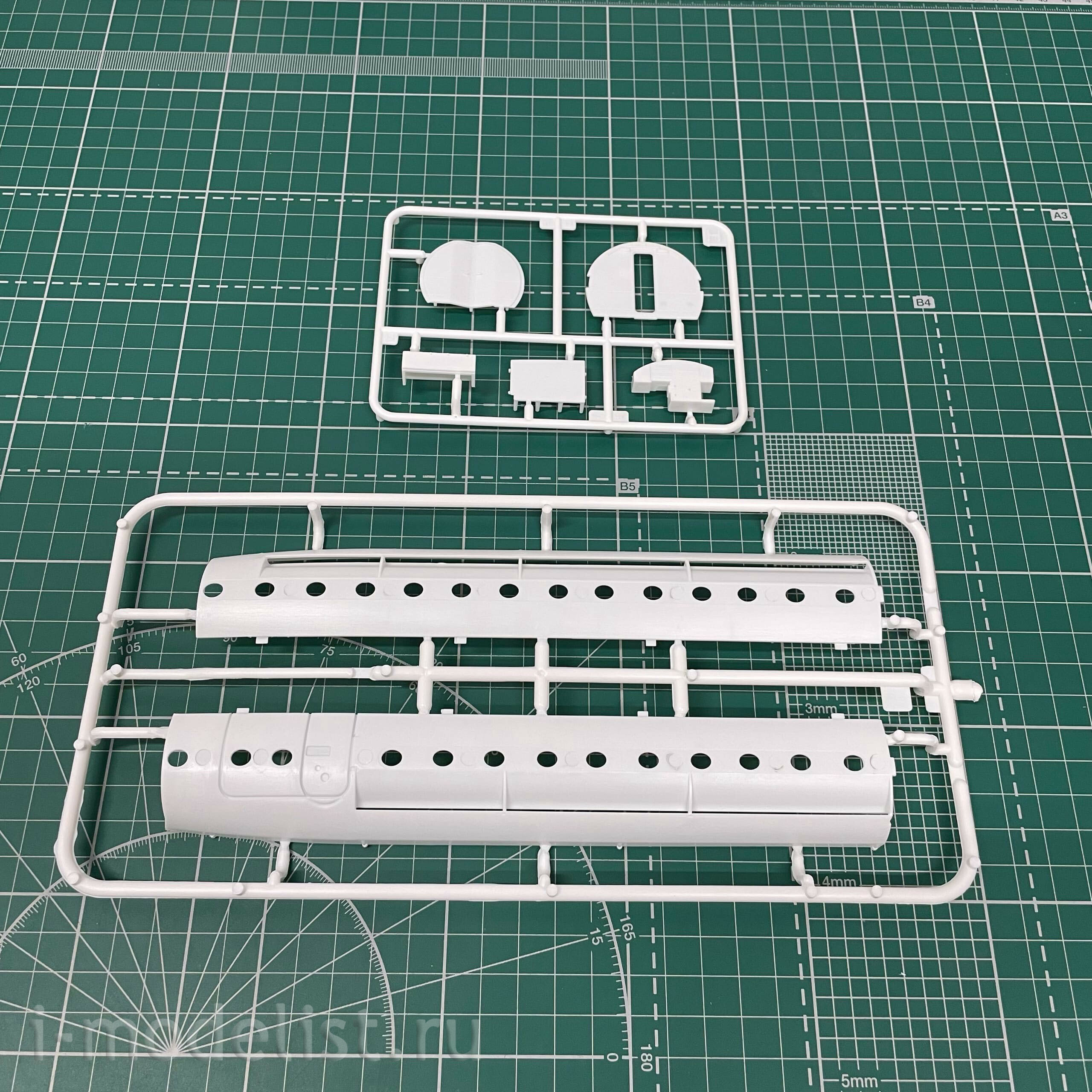 03920 Revell 1/72 C-54D 