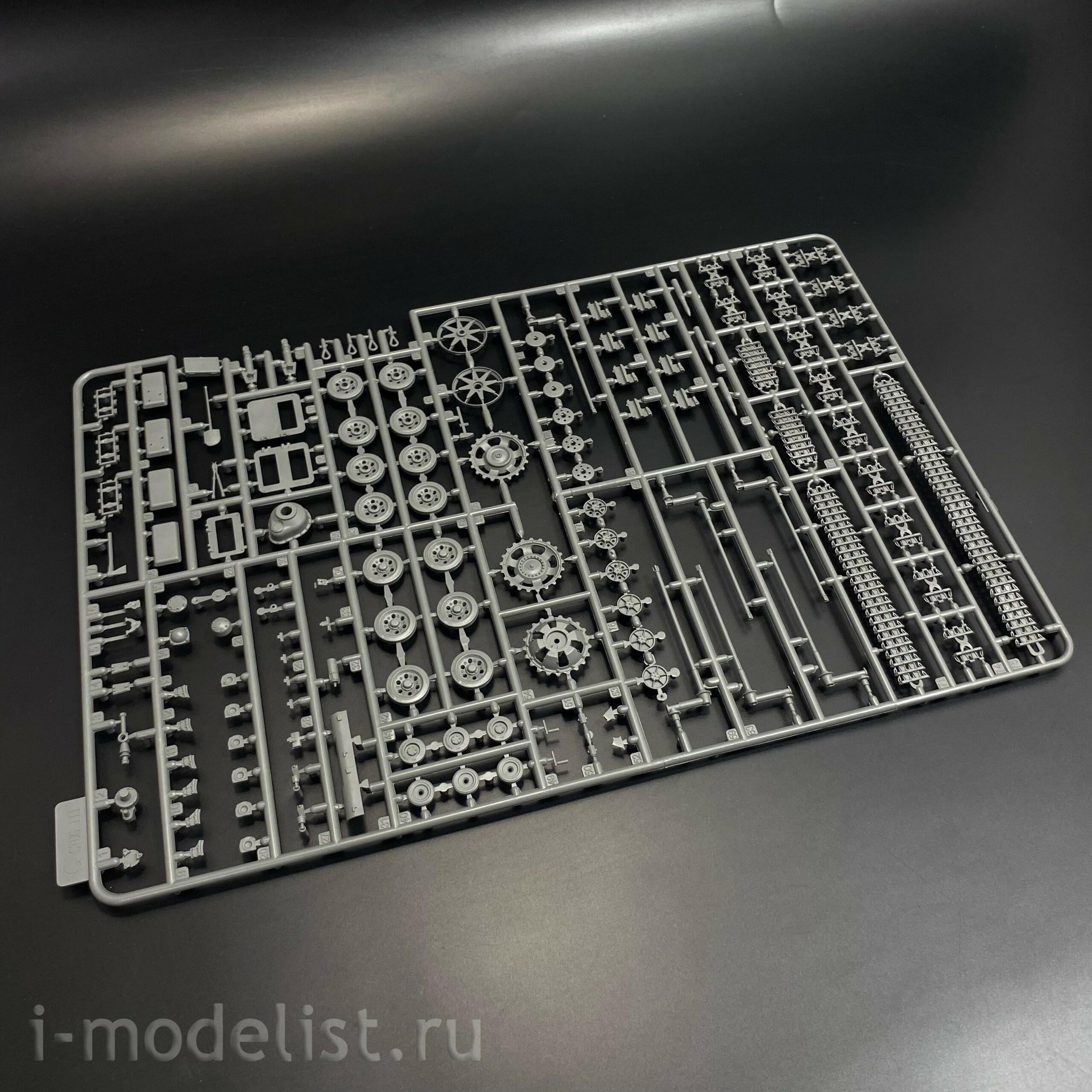 BT-036 Border Model 1/35 Notмецкая САУ StuH 42 Ausf. G (Поздняя) с полным интерьером