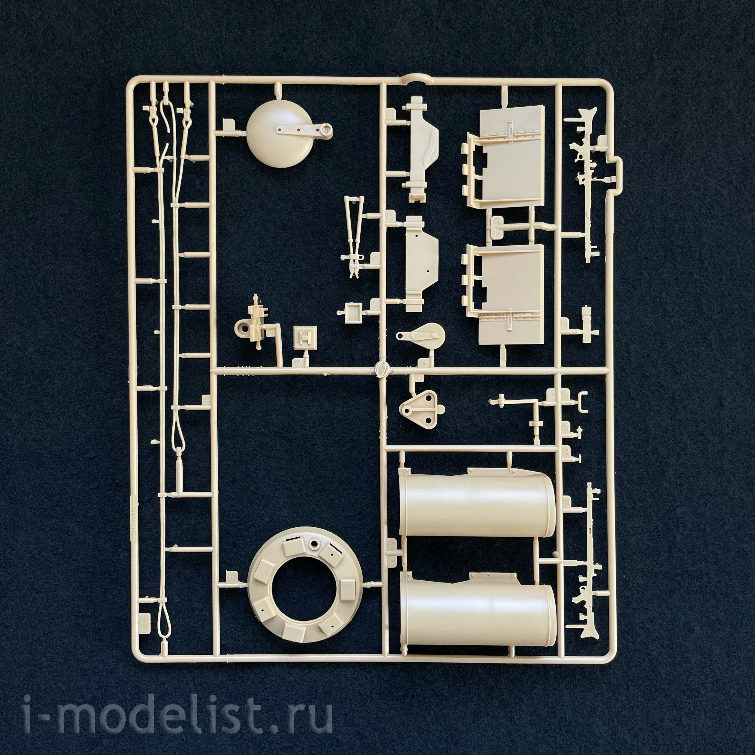 82607 HobbyBoss 1/16 Tank Pz.Kpfw. VI Tiger 1 (early)