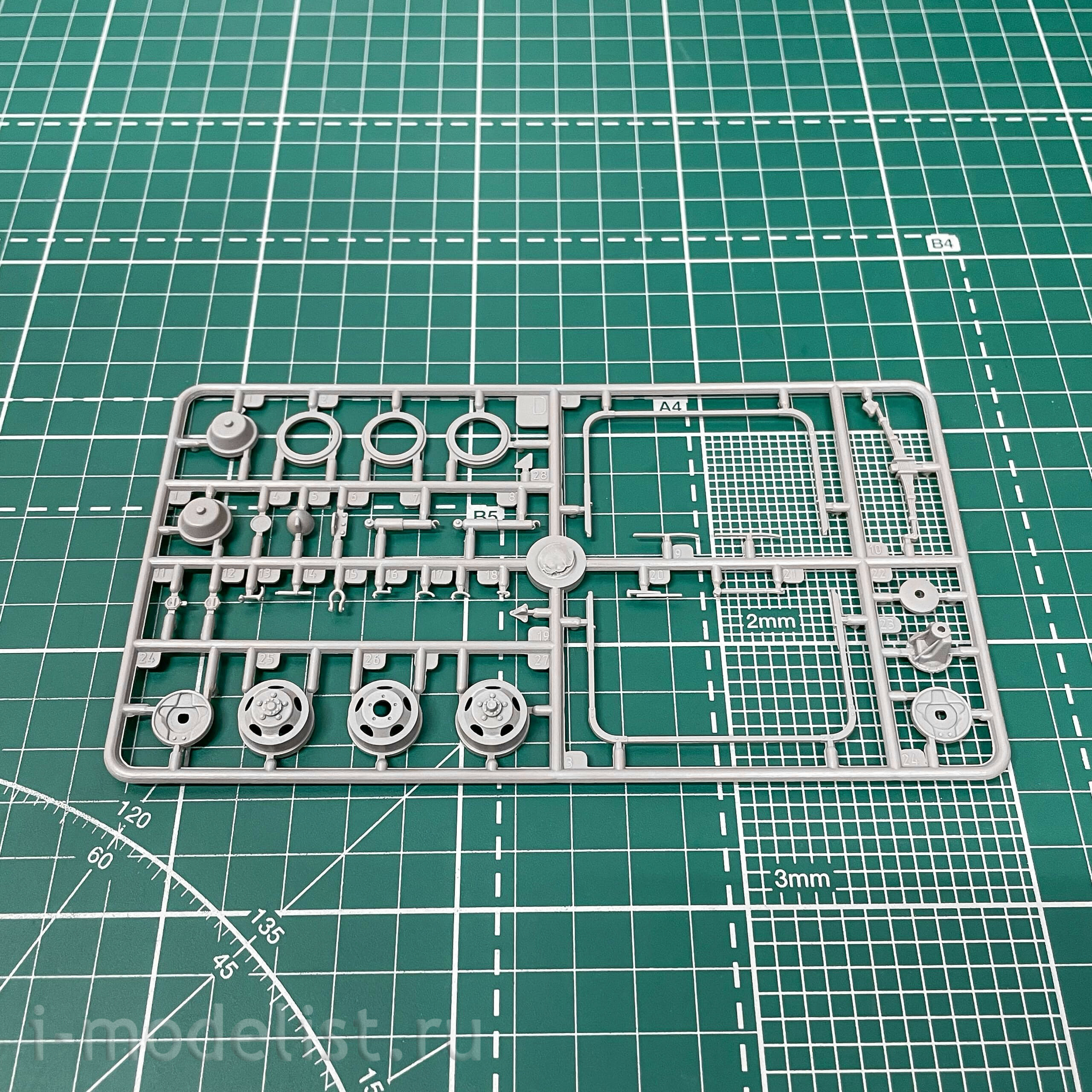 809 Roden 1/35 M42 US 3/4 ton 4x4 Command Truck