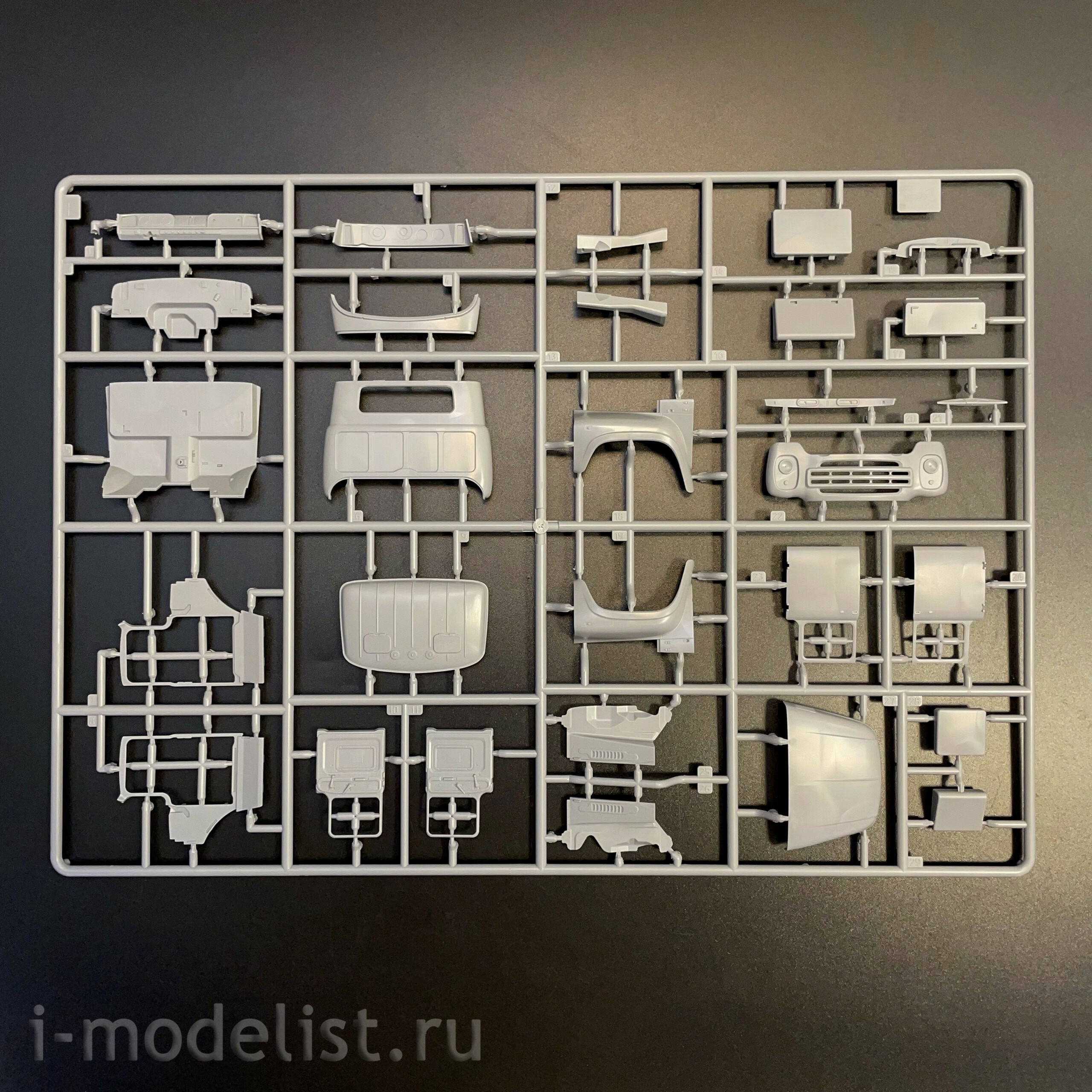 3712 Zvezda 1/35 Pre-order  Грузовой автомобиль ЗИЛ-130