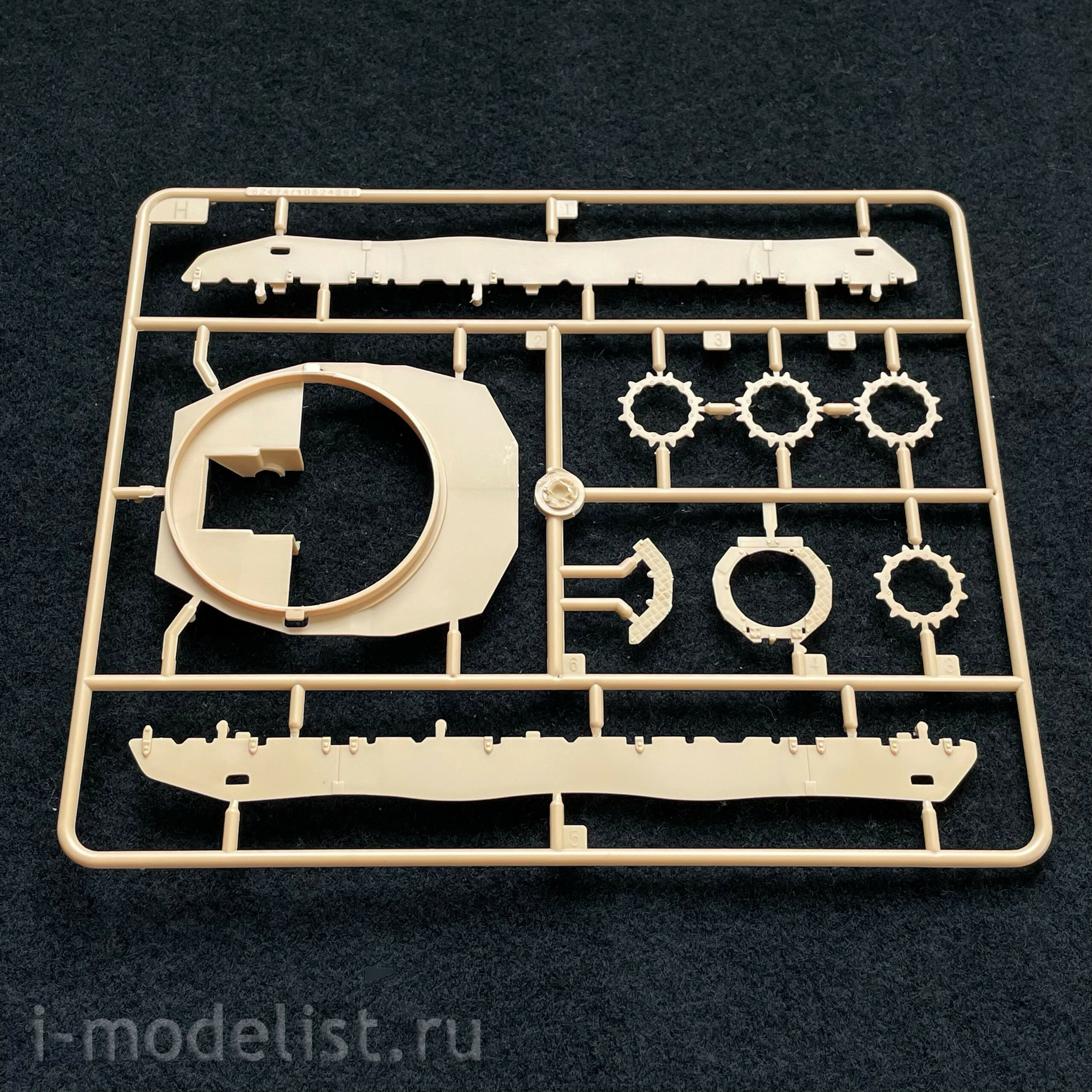 84507 HobbyBoss 1/35 Swedish LvKv 90 Anti-Air Vehicle