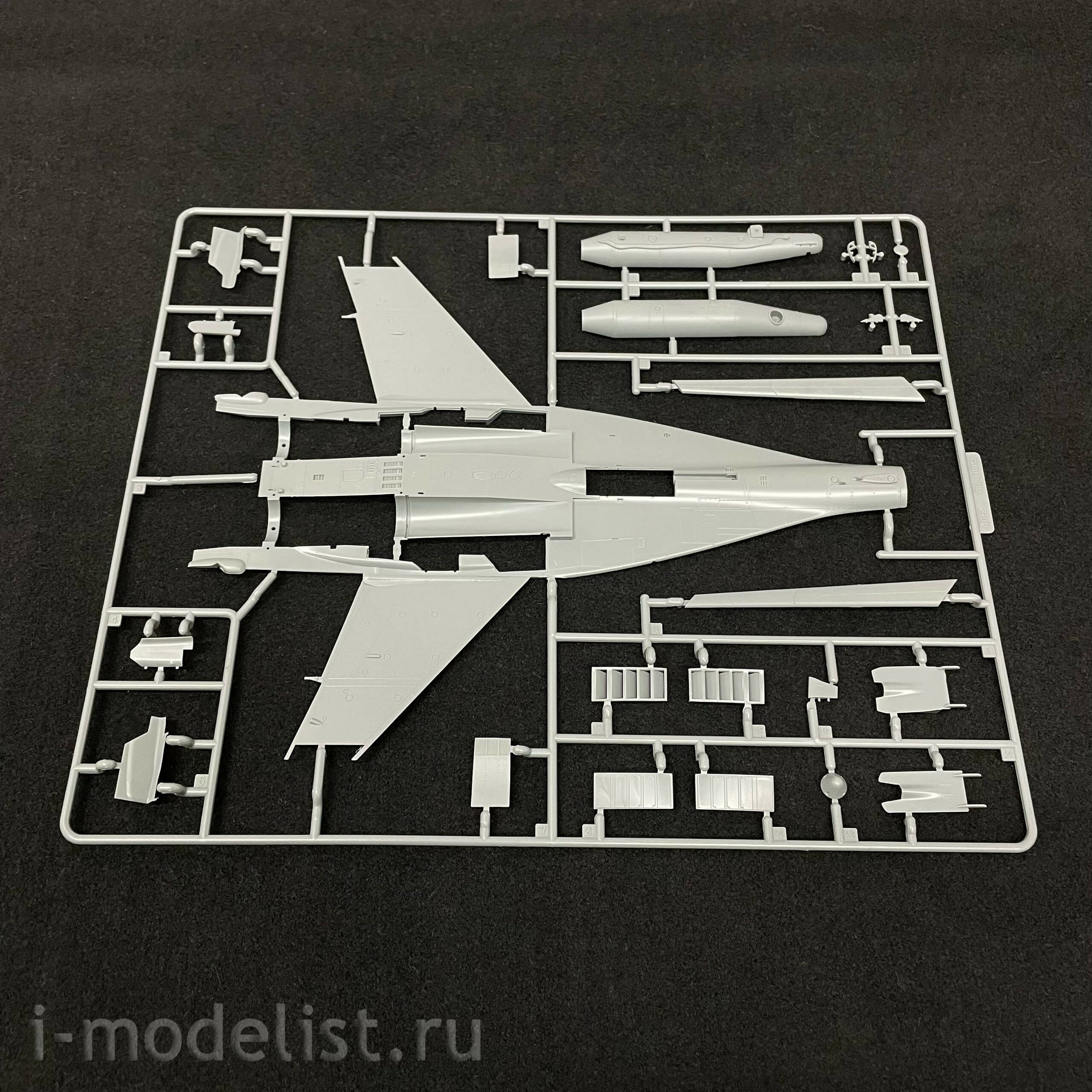 L4814 Great Wall Hobby 1/48 Soviet frontline fighter M-29 