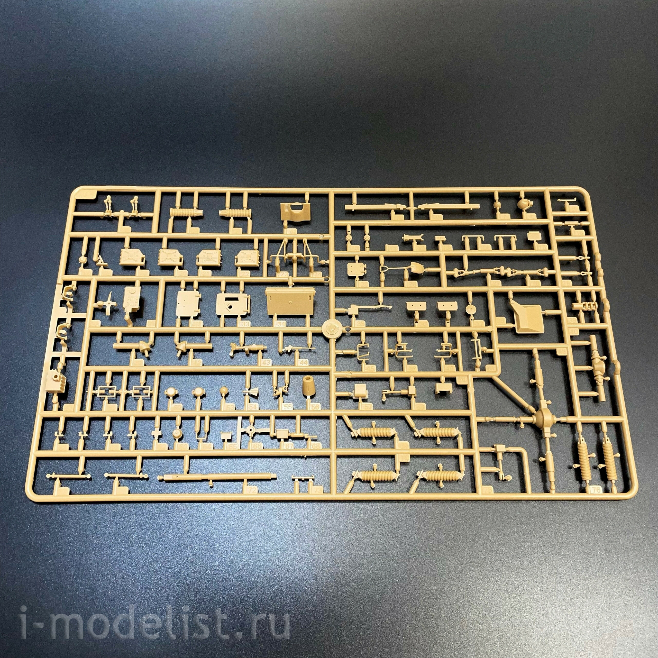 84573 HobbyBoss 1/35 Бронеавтомобиль Cadillac Gage LAV-300 с 90-мм орудием