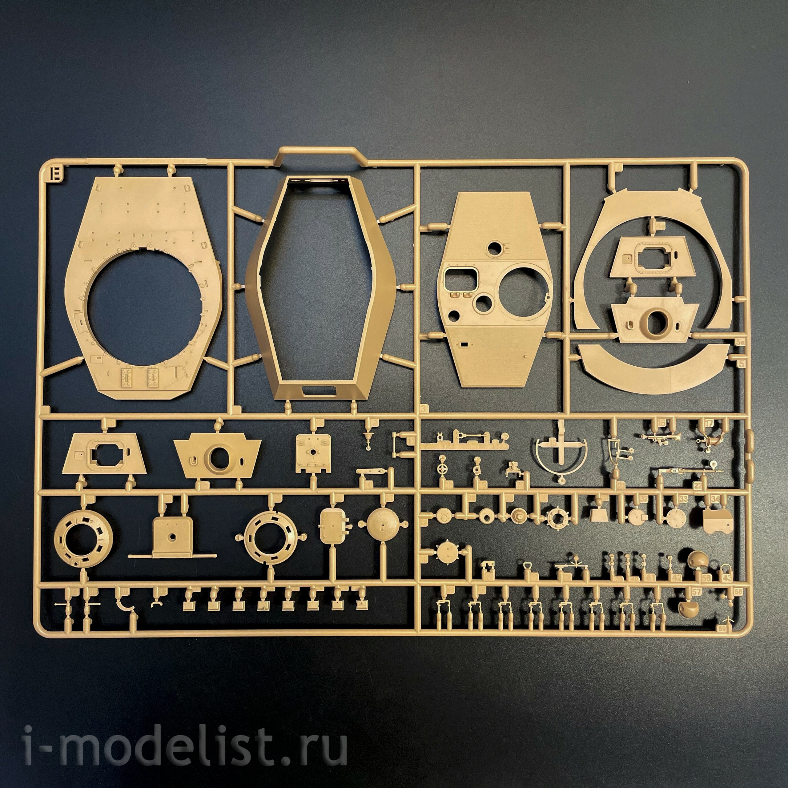 RM-5146 Rye Field Model 1/35 Notмецкий танк Pz.Kpfw.VI Ausf.B King Tiger с башней Henschel Sd.Kfz. 182 (с полным интерьером)