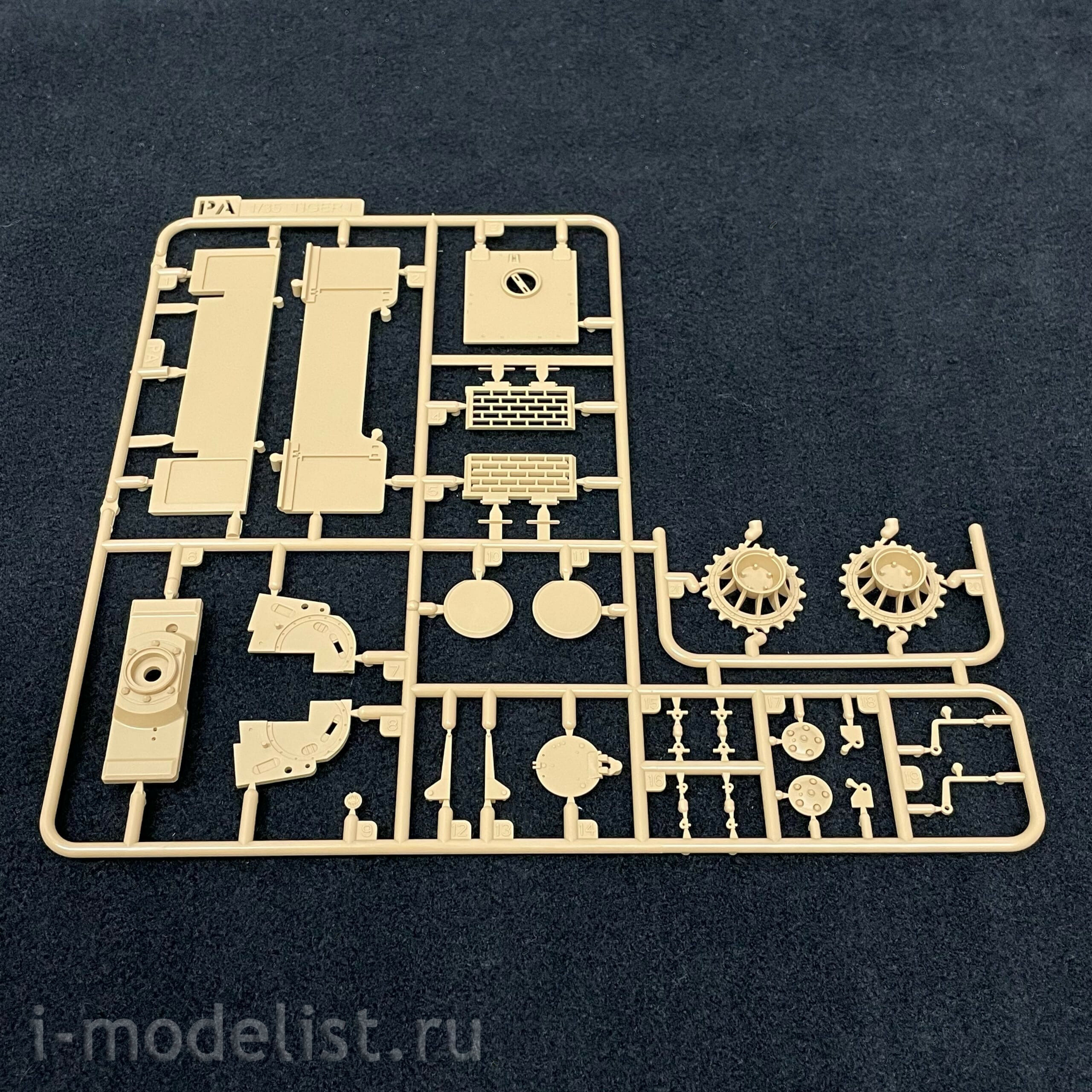 RM-5071 Rye Field Model 1/35 German tank VK45.01(H) (Fgsl.Nr.V1), Tiger I prototype