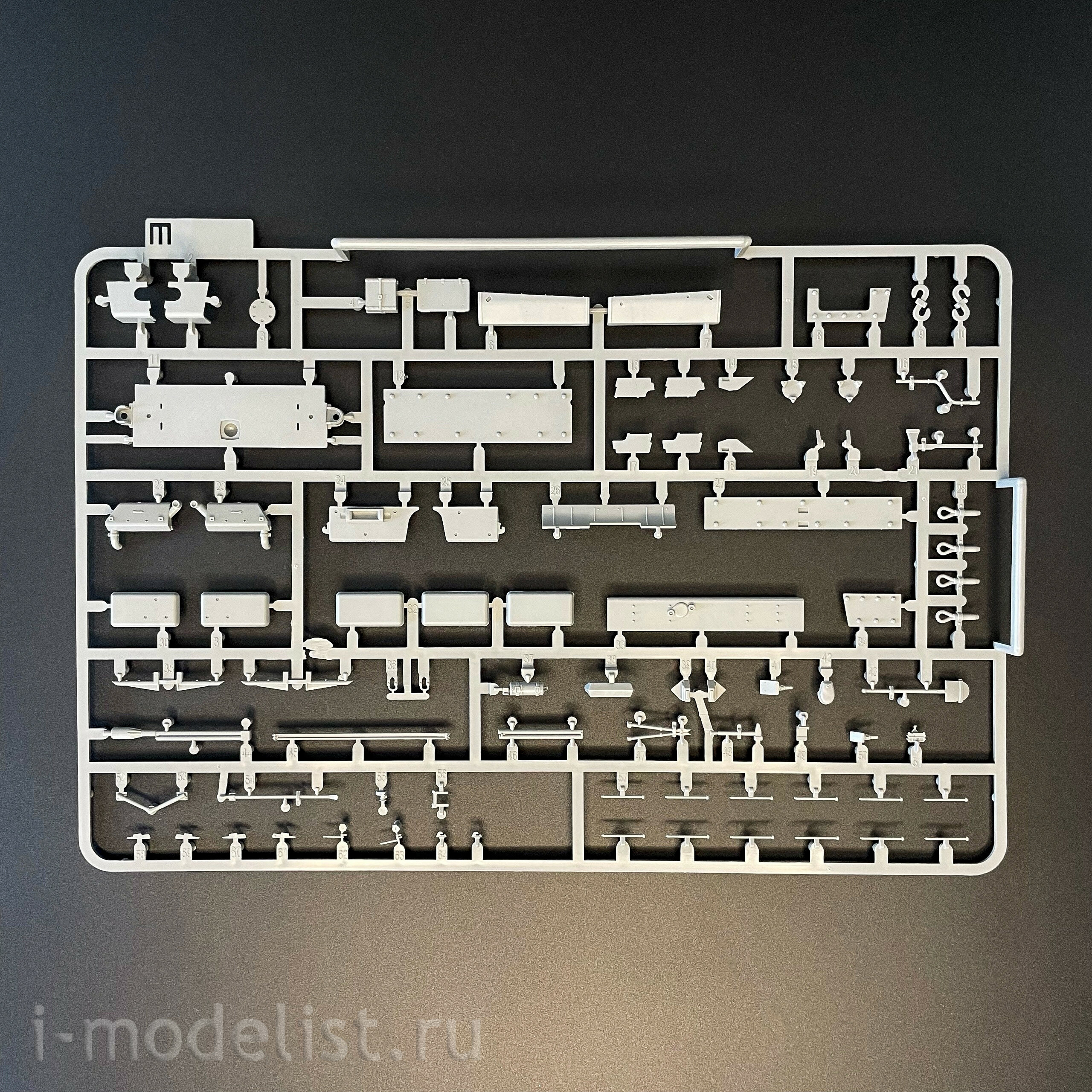 8006 Takom 1/35 Штурмовая гаубица Sd.Kfz StuH 42 & StuG III Ausf. G поздний (2 в 1)