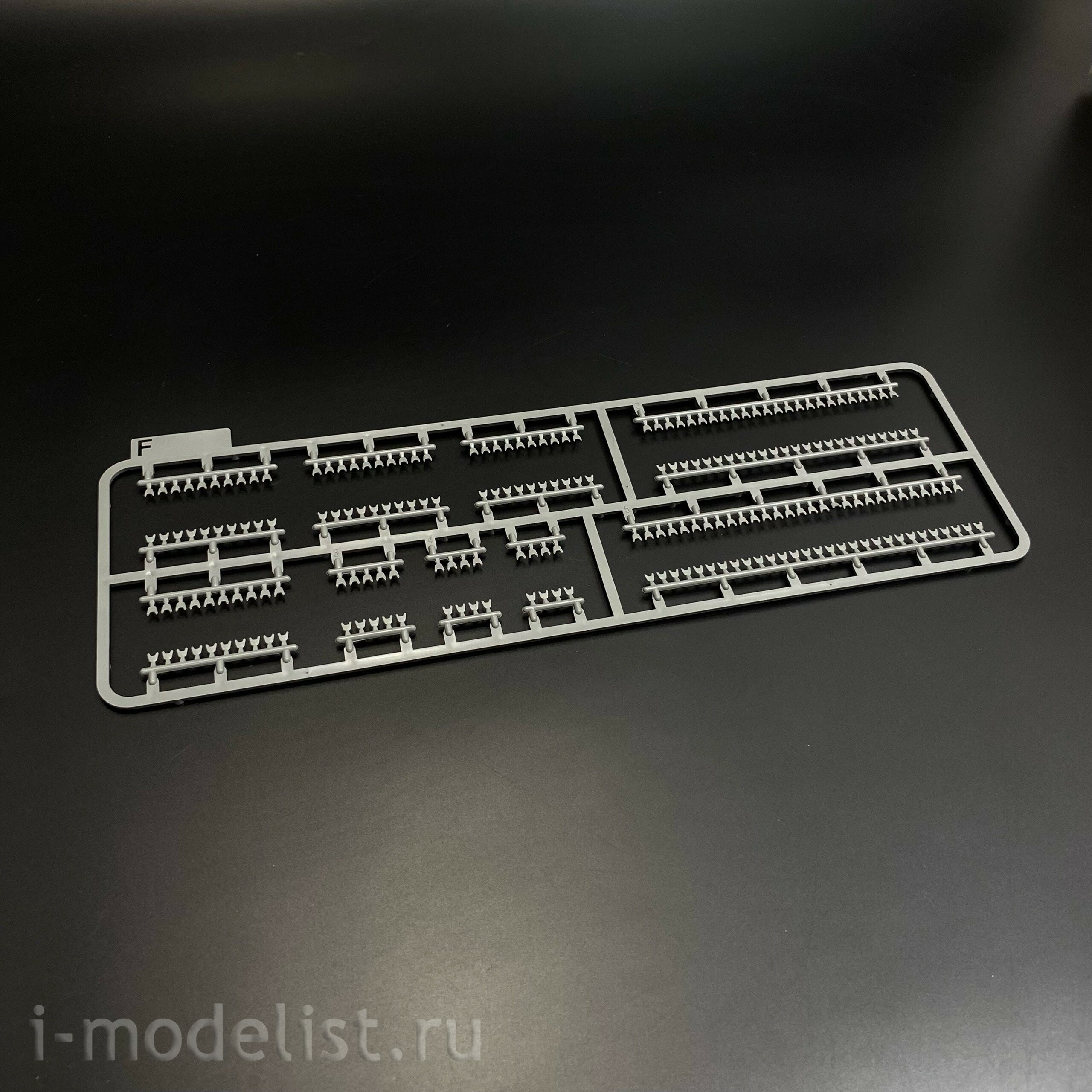 2202 Takom 1/35 Танк Tiger I (ранний) со стальными дисками с циммеритом