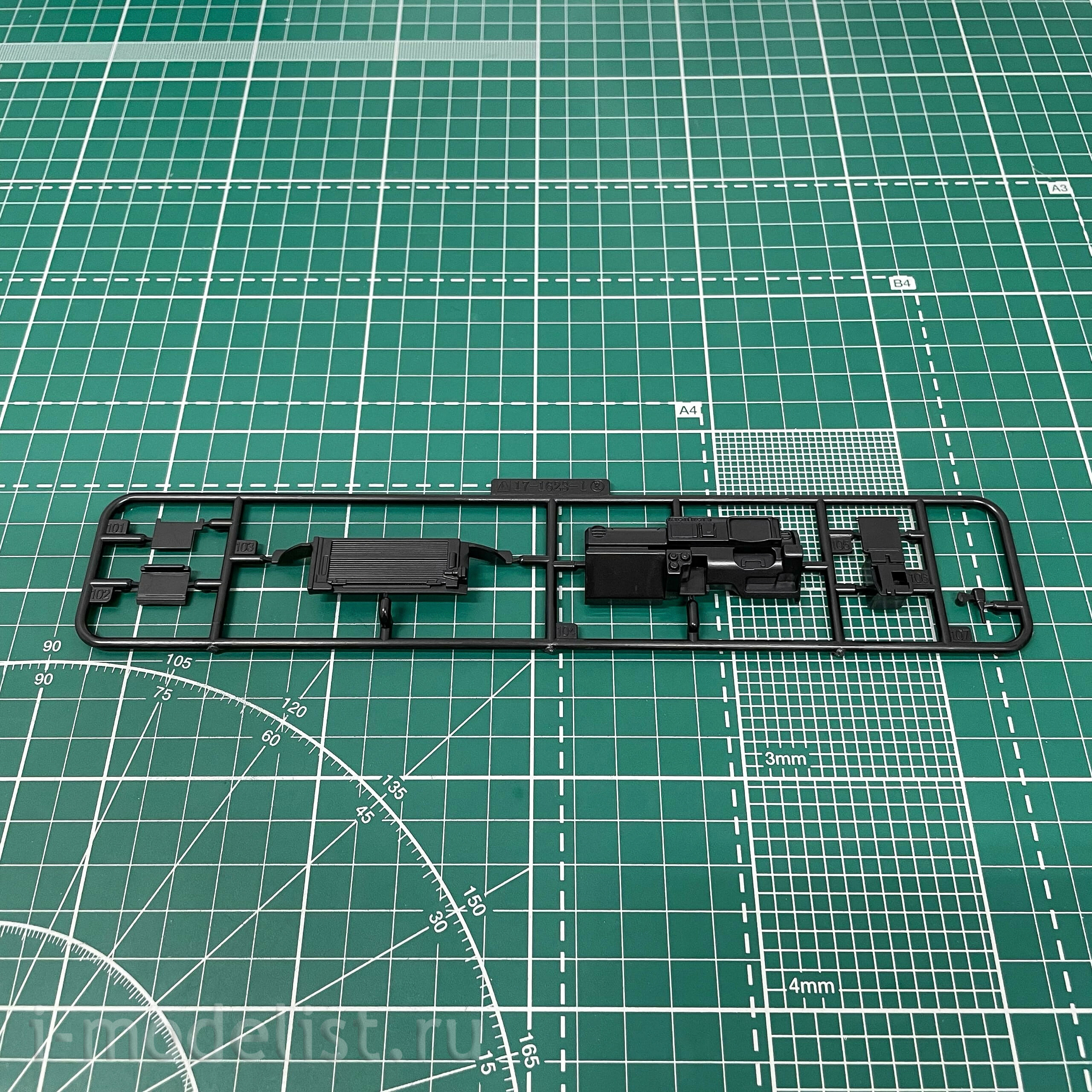 05786 Aoshima 1/24 Mazda Familia Van ' 18