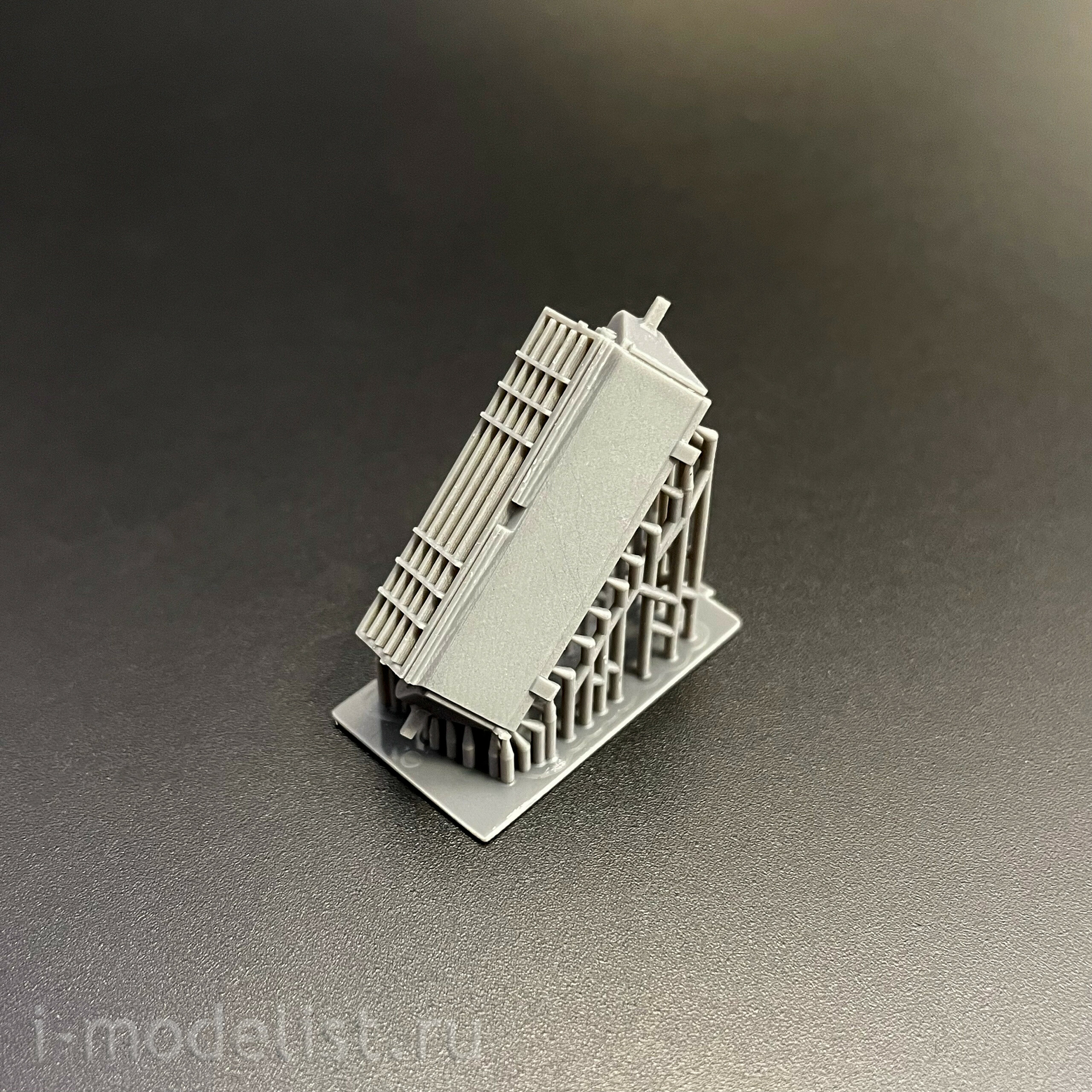 35A060 Amusing Hobby 1/35 Soviet T-80U tank with full interior (licensed by Omsktransmash)