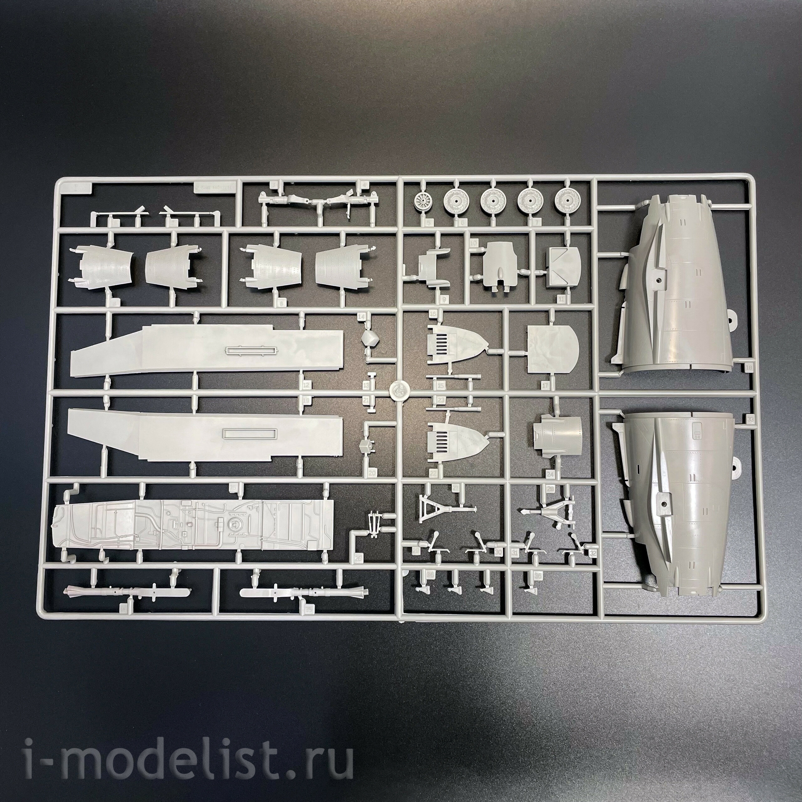 02202 Trumpeter 1/32 Republic F-105G Wild Weasel
