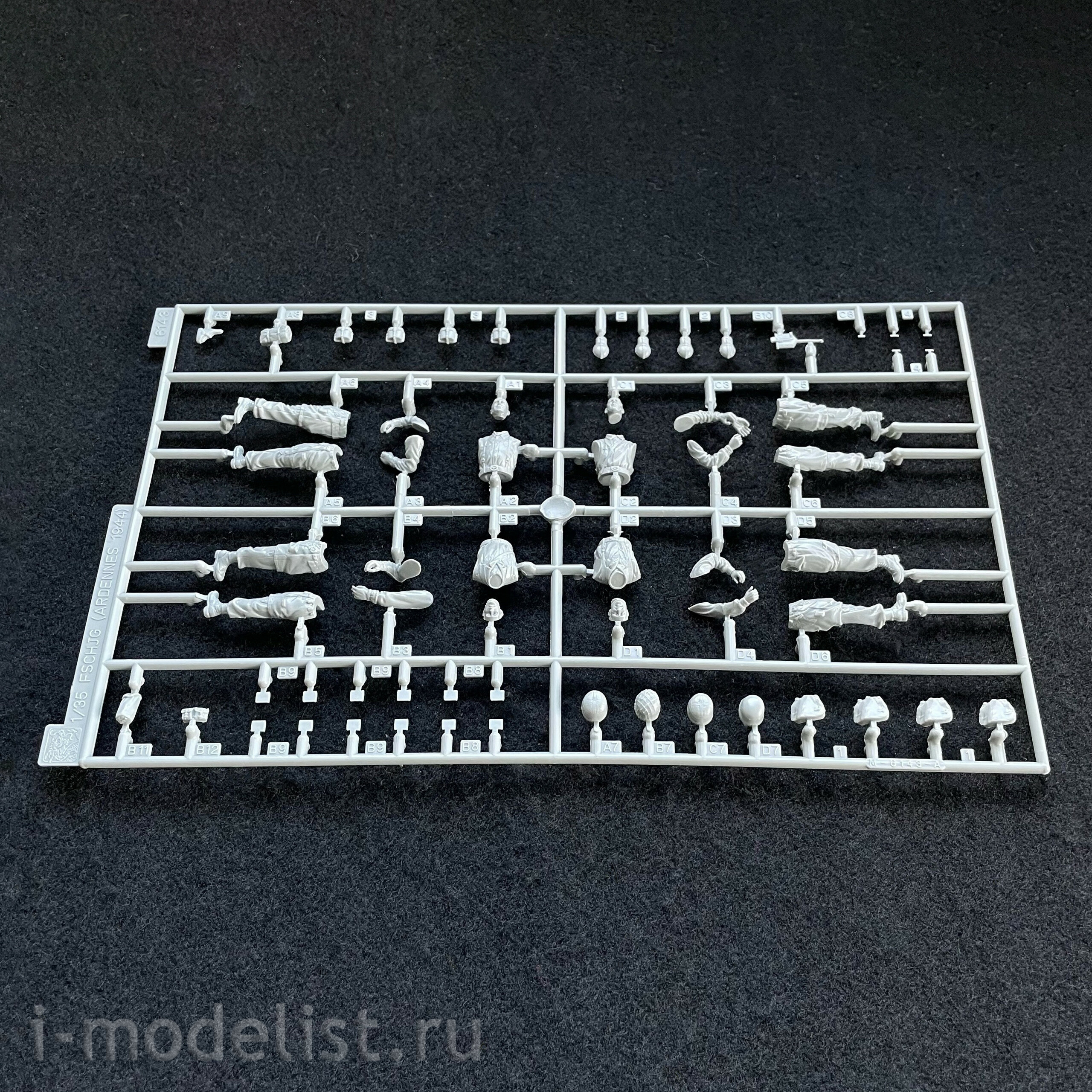 6900 Dragon 1/35 German Kingtiger tank with new tracks s.Pz.Abt.506 (Ardennes 1944) (Late release)