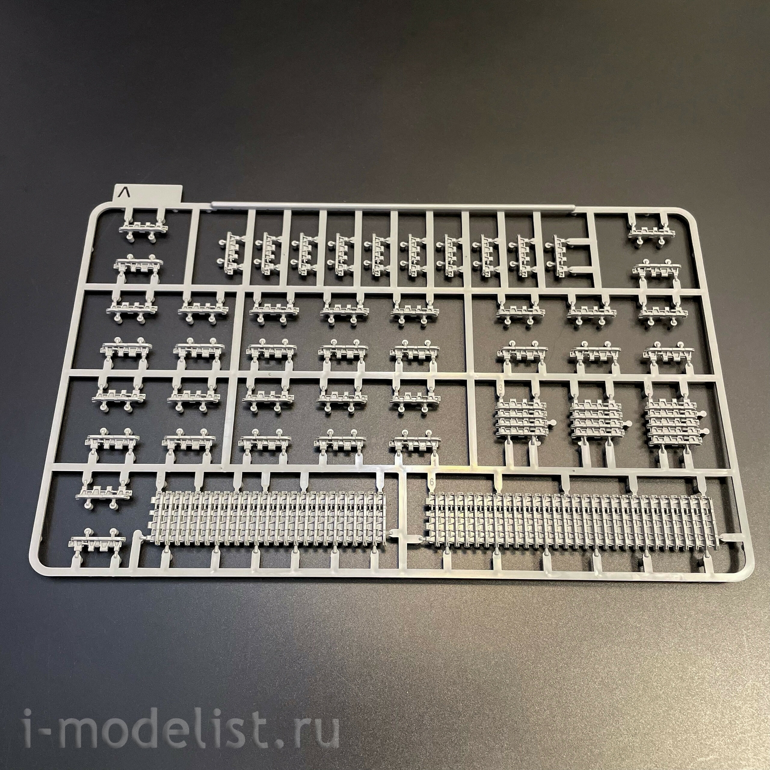 2195W Takom 1/35 Набор TIGER I² BOX - Sd.Kfz.181 Pz.Kpfw.VI Ausf.E Tiger I Command + Tiger I + фигура Михаэля Виттманна в 1/16