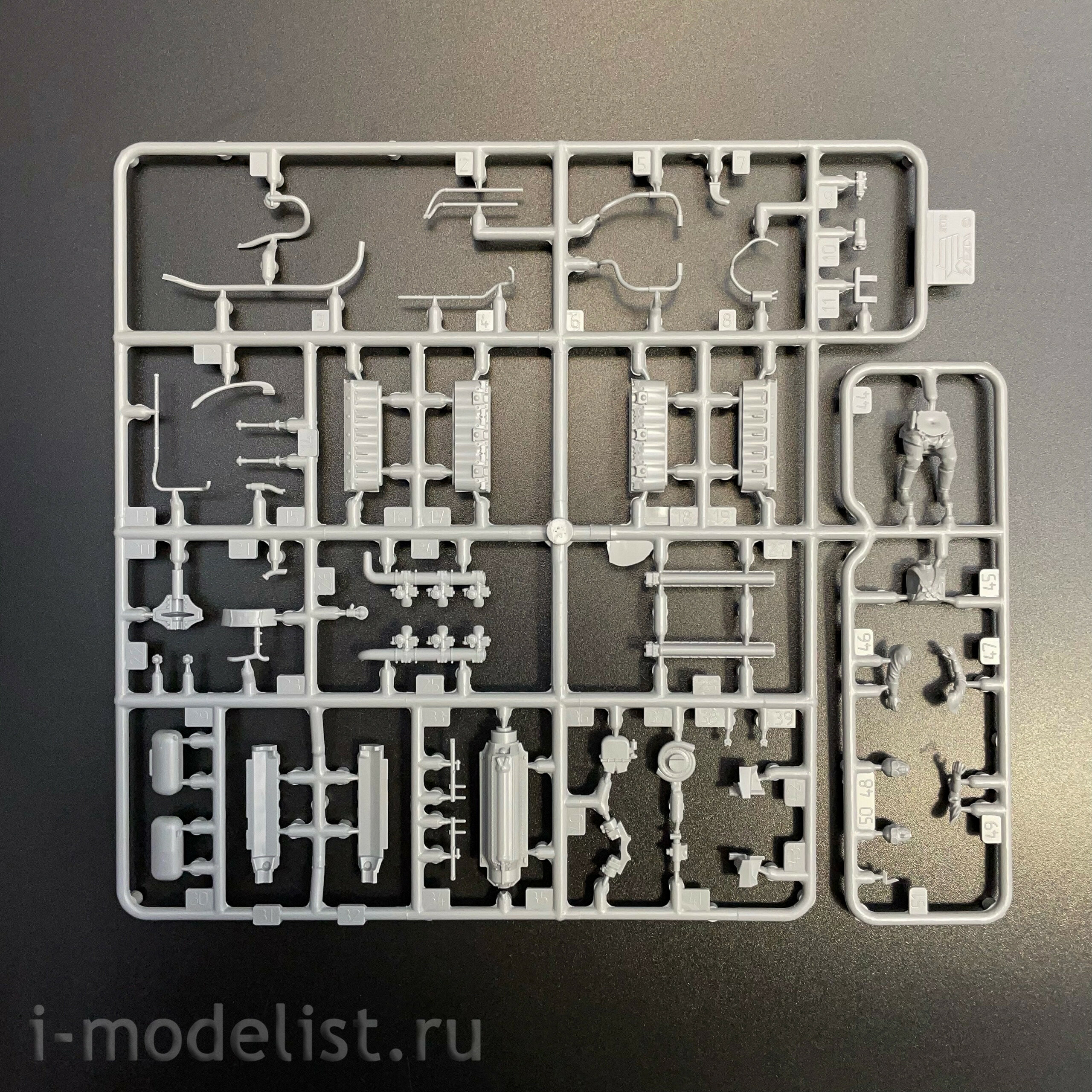 4833 Zvezda 1/48 Советский истребитель ЛаГГ-3 (66 серии)