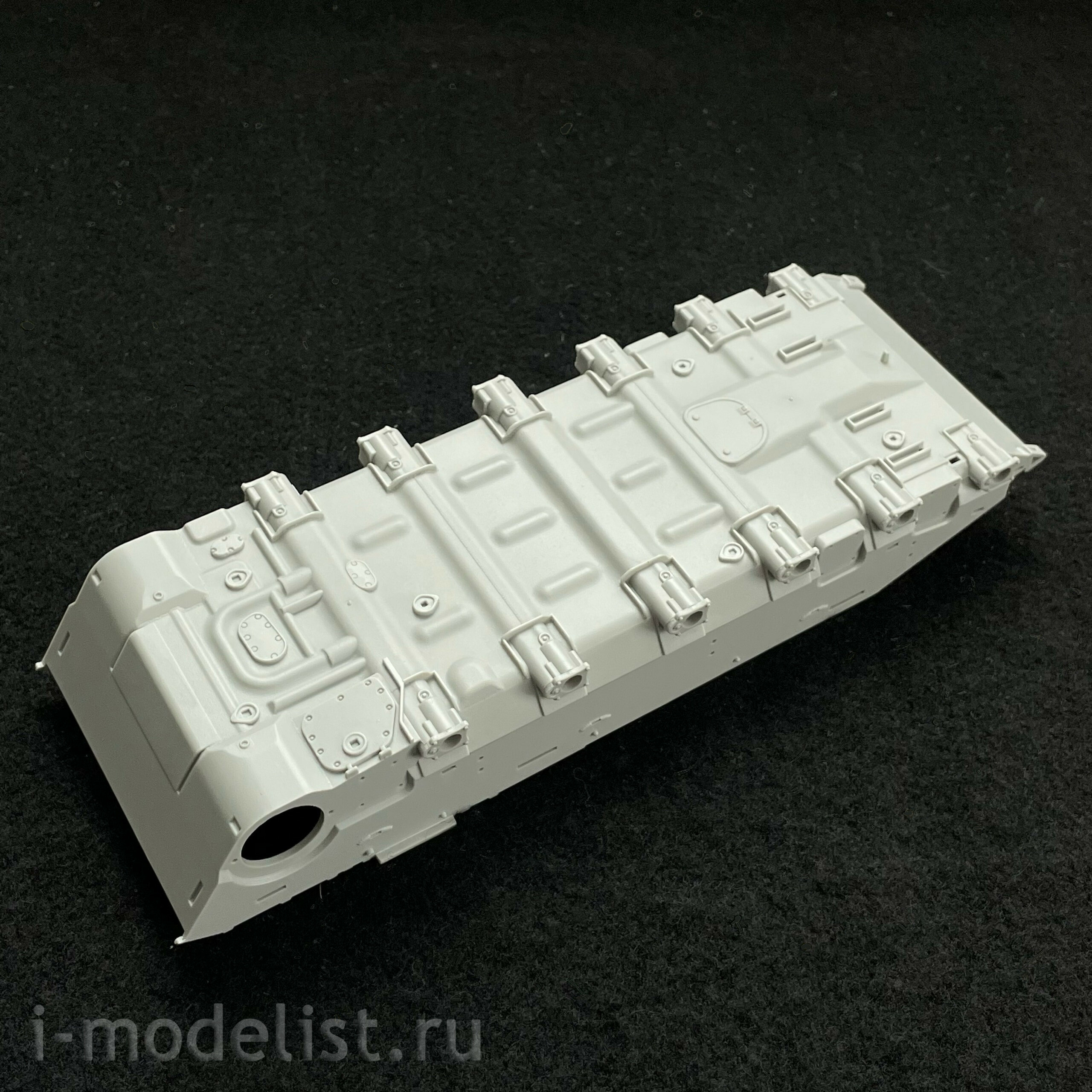 05598 Trumpeter 1/35 Russian T-72B tank (licensed by UVZ)