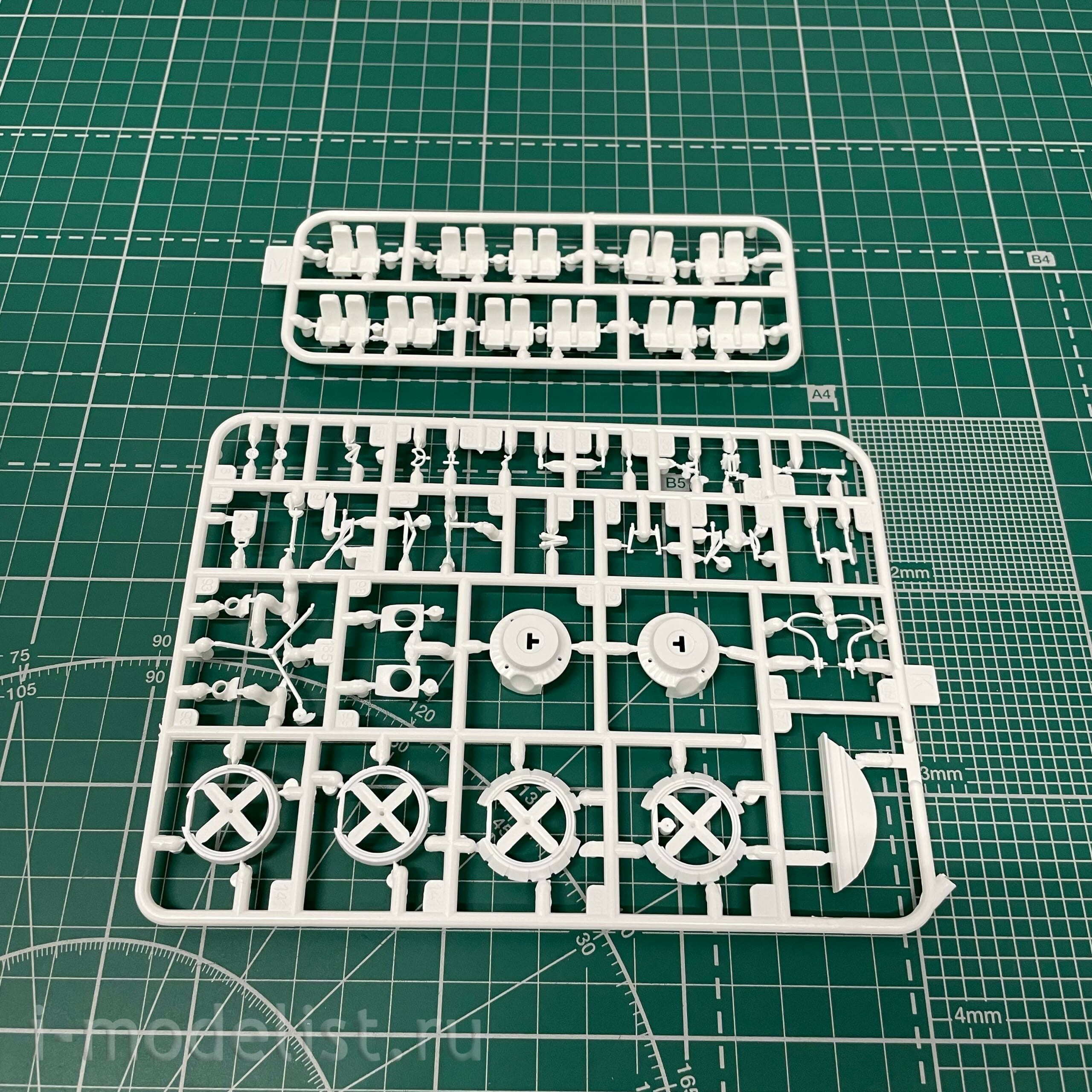 03920 Revell 1/72 C-54D 
