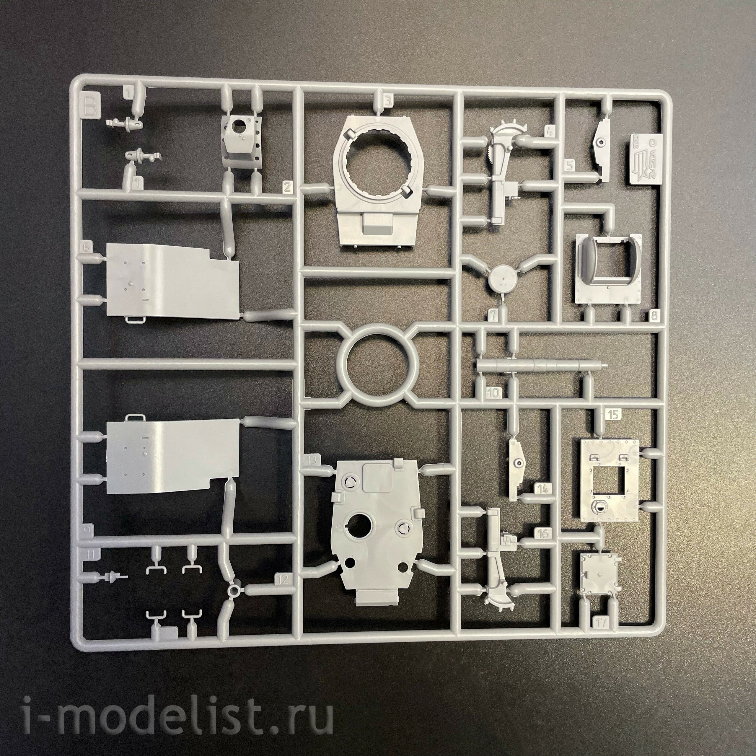5084 Zvezda 1/72 Pre-order  Советский тяжелый танк КВ-2