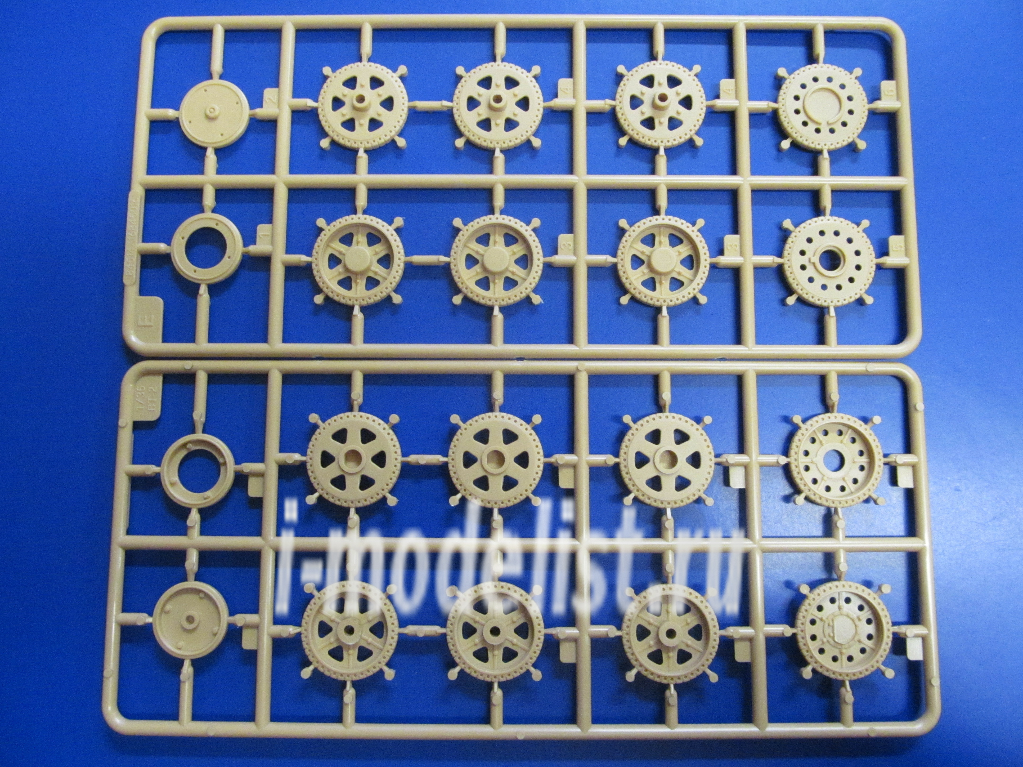 84514 HobbyBoss 1/35 Soviet light wheel-track tank BT-2