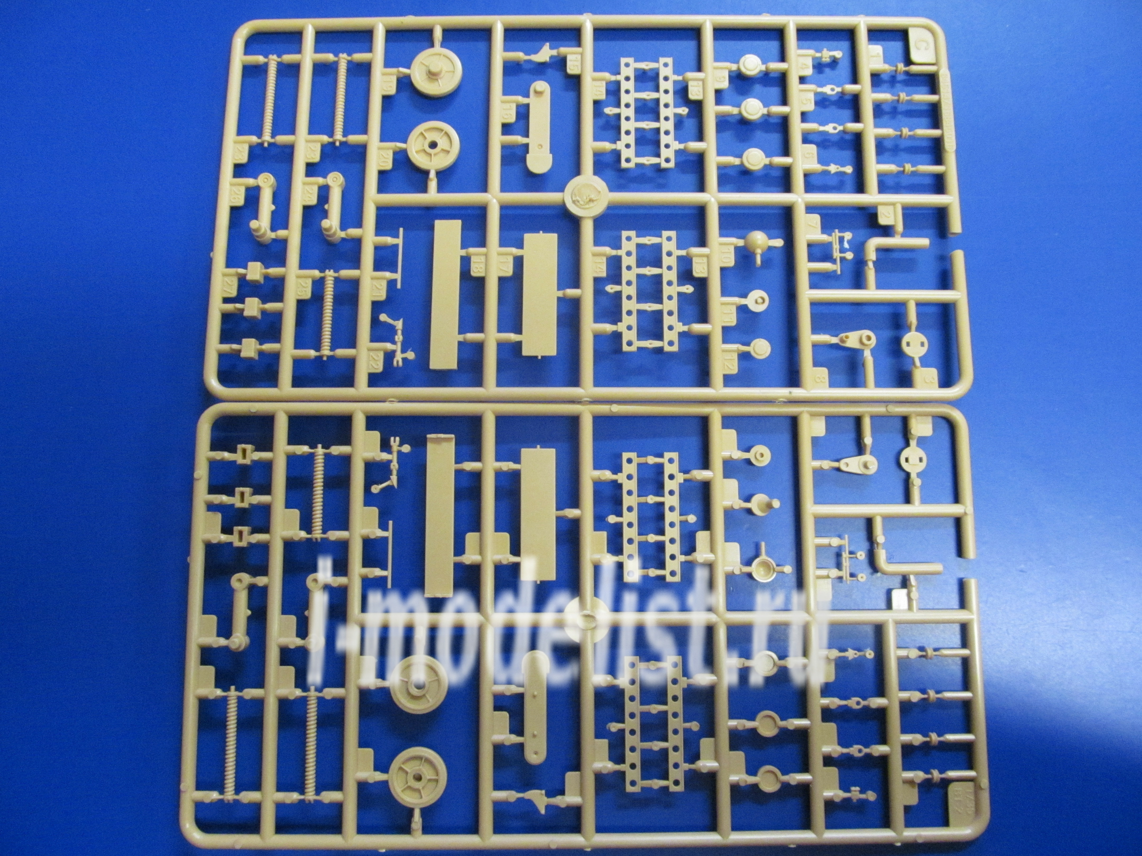 84514 HobbyBoss 1/35 Soviet light wheel-track tank BT-2