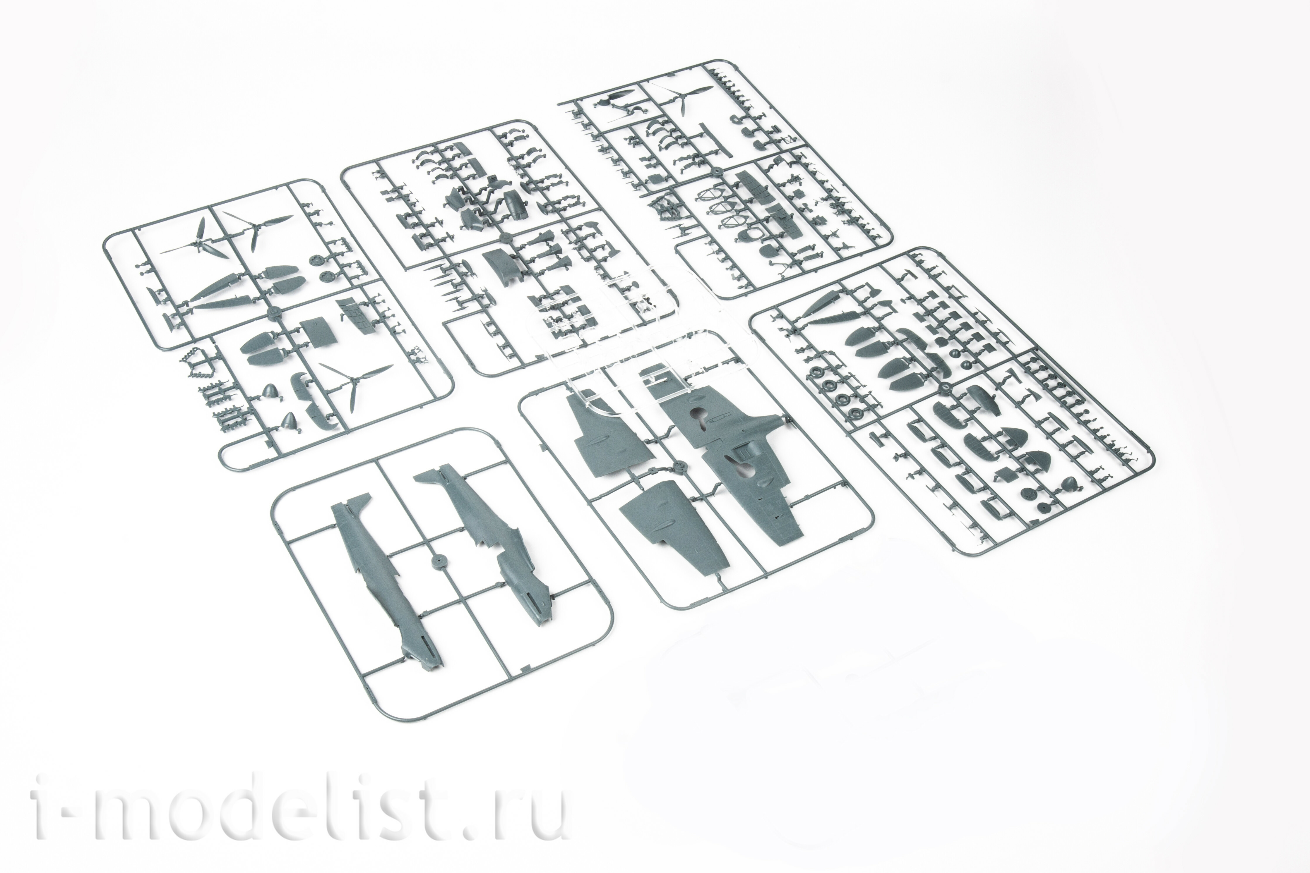 84200 Eduard 1/48 Британский истребитель Spitfire Mk. Vb OVERLORD (Weekend)