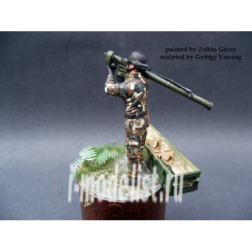 535001 HADmodels 1/35 Hungarian Igla Missile operator set with original lasercutted WOOD box, PE set and decal 