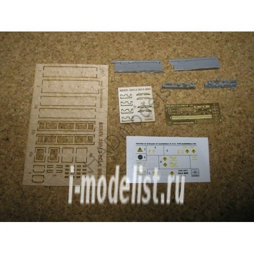 535001 HADmodels 1/35 Hungarian Igla Missile operator set with original lasercutted WOOD box, PE set and decal 