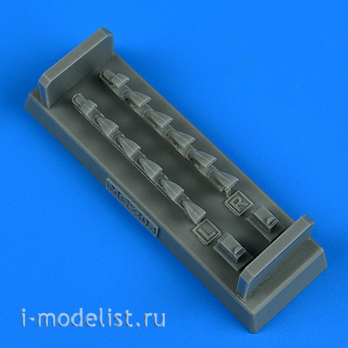 QB48 951 Quickboost 1/48 Addition to the Macchi MC. 205 correct exhaust model