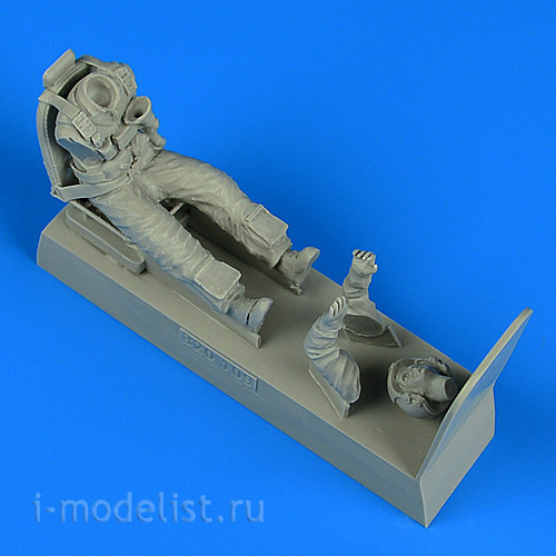 320 109 Aires 1/32 USAF Pilot with seat for A-1H Skyraider