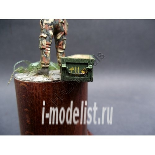 535001 HADmodels 1/35 Hungarian Igla Missile operator set with original lasercutted WOOD box, PE set and decal 