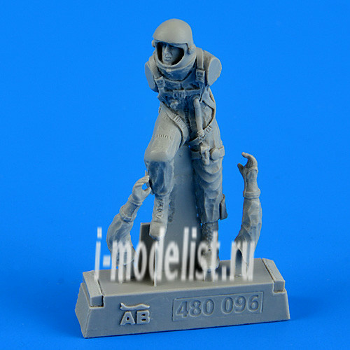480 096 Aires 1/48 Set of additions U. S. A. F. fighter pilot - pressure suit 1960 - 1975