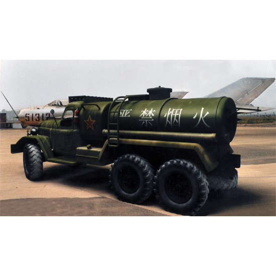 01104 Trumpeter 1/72 Chinese airfield tanker CA-30