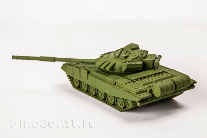 7400 Zvezda 1/100 Soviet main battle tank T-72B
