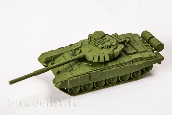 7400 Zvezda 1/100 Soviet main battle tank T-72B