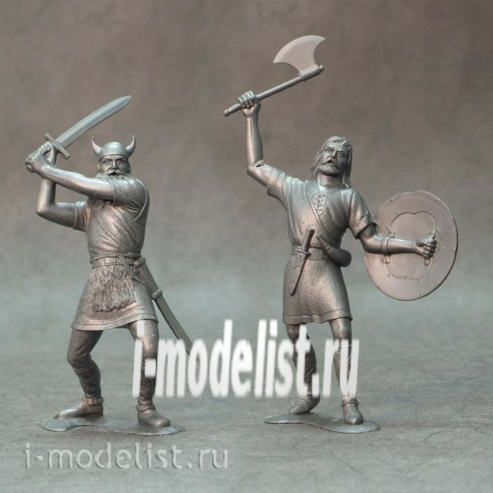 80009 ARK-models Height: 15 cm. Set of two figures: barbarians (collected).