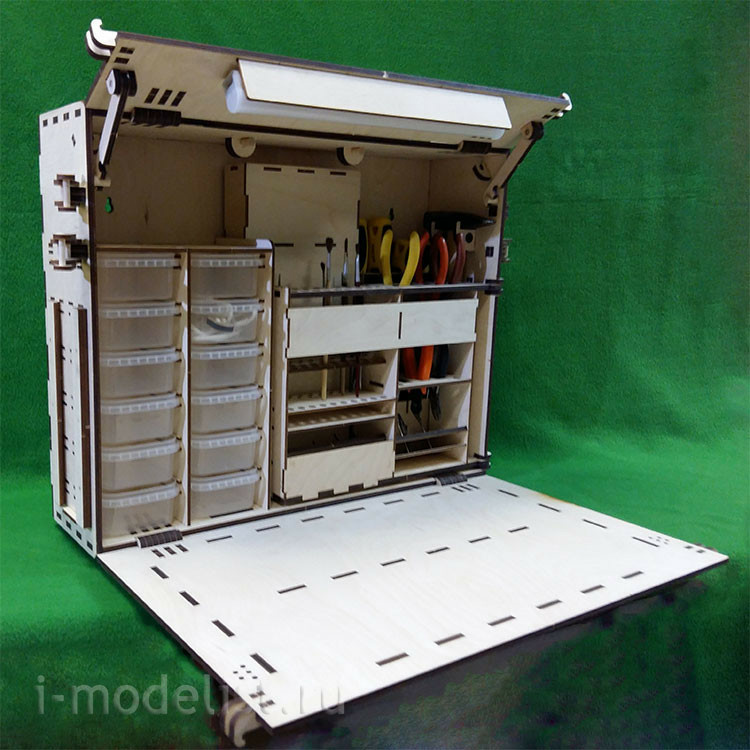 5211 Svmodel Small portable workplace of the modeler