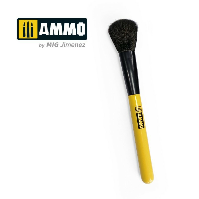 AMIG8575 Ammo Mig Dust Removal Brush 1