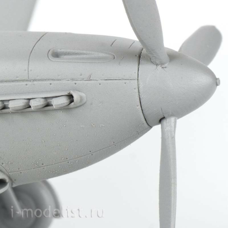 7301 Zvezda 1/72 Soviet Yak-3 fighter (assembled without glue)