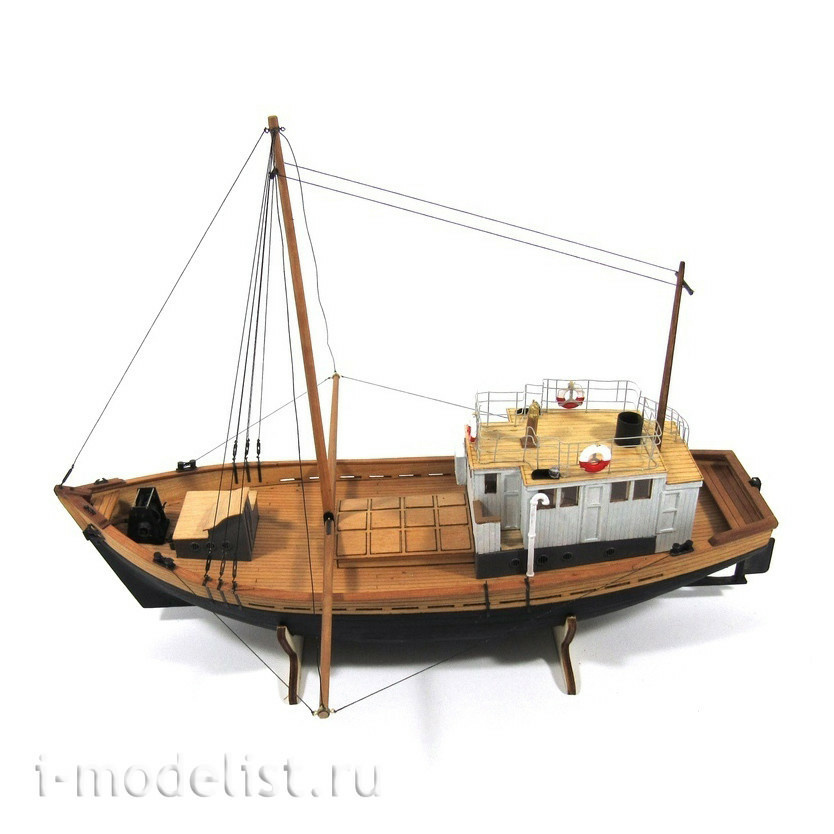 E07203 Squadron 1/72 Assembled model of wood Barge Vereshchagin