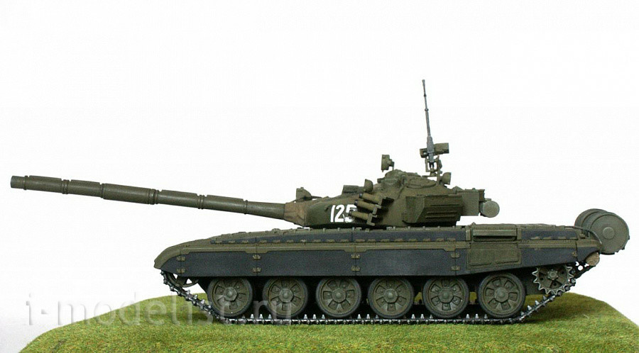 3550 Zvezda 1/35 Soviet t-72B tank