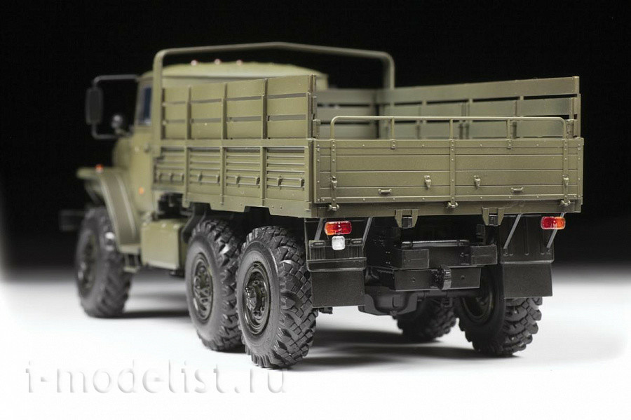 3654 Zvezda 1/35 Army truck 