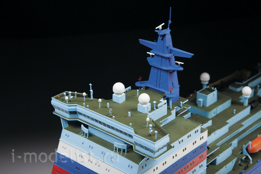9044 Zvezda 1/350 Russian nuclear icebreaker 