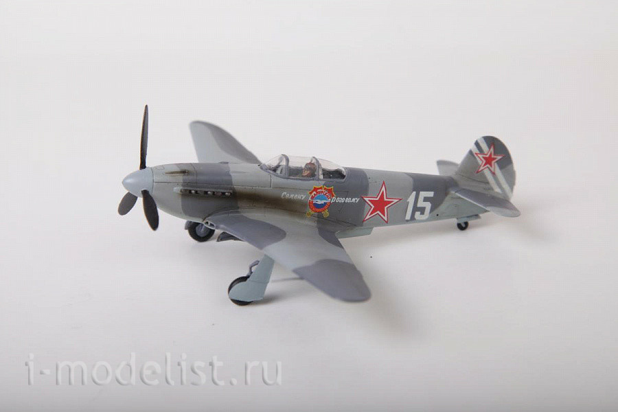 7301 Zvezda 1/72 Soviet Yak-3 fighter (assembled without glue)