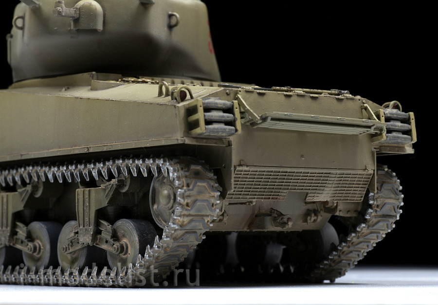 3645 Zvezda 1/35 American Medium Tank Sherman M4A2(76)